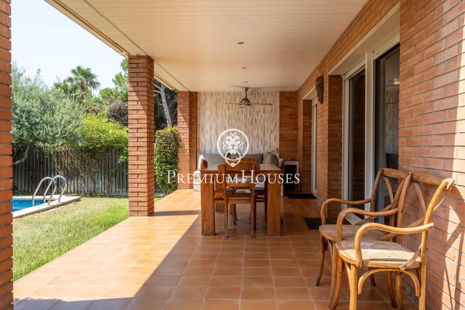 4 sypialnia Willa na sprzedaż w Vilafortuny z basenem garażem - 850 000 € (Ref: 9176591)