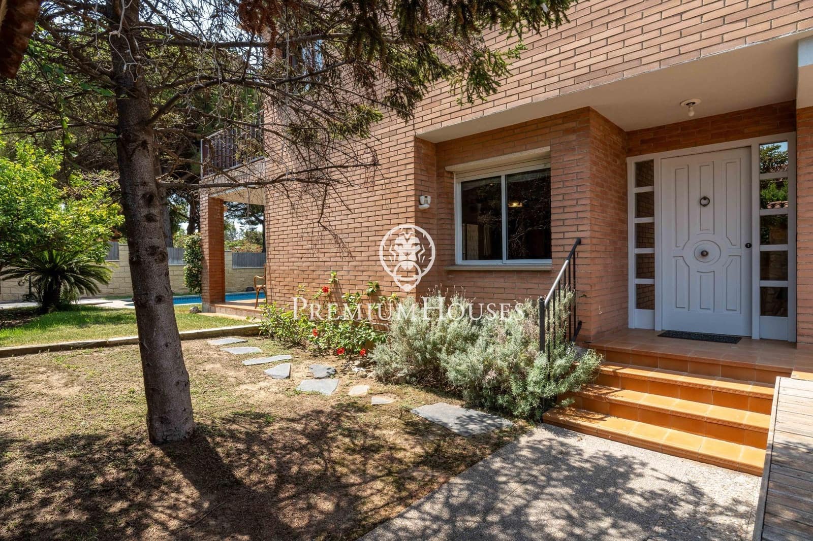 4 sypialnia Willa na sprzedaż w Vilafortuny z basenem garażem - 850 000 € (Ref: 9176591)