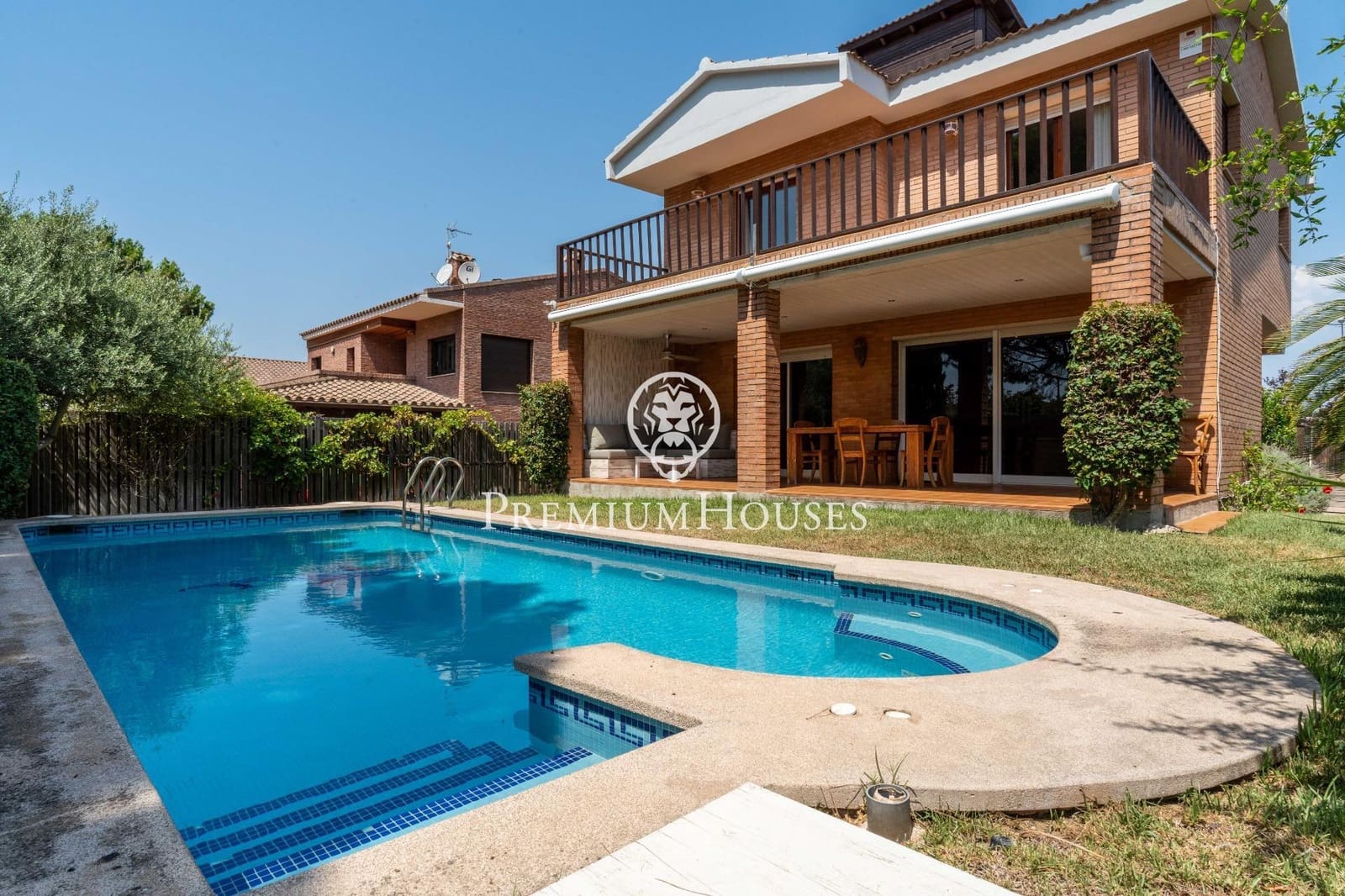 4 sypialnia Willa na sprzedaż w Vilafortuny z basenem garażem - 850 000 € (Ref: 9176591)