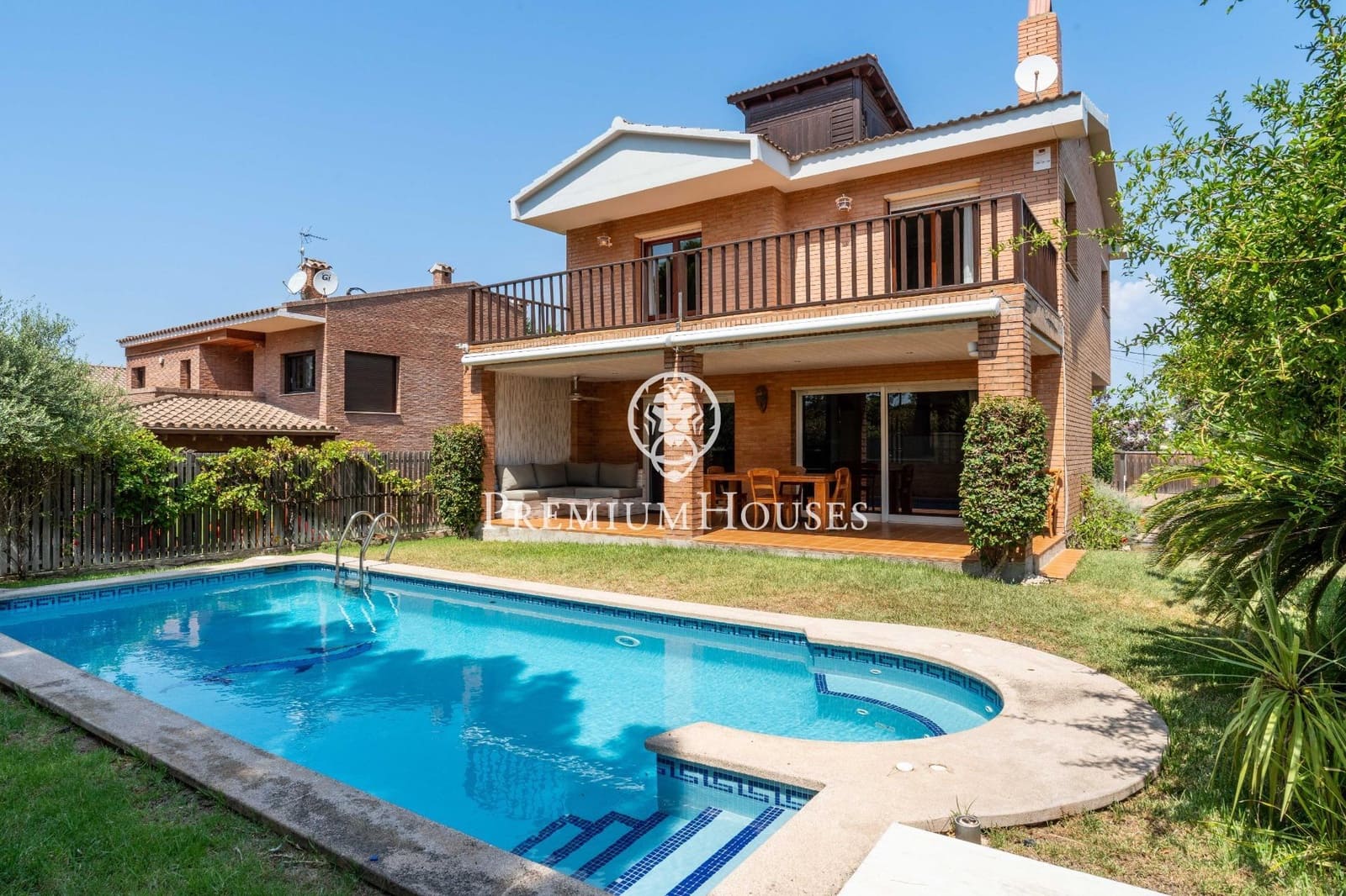 4 sypialnia Willa na sprzedaż w Vilafortuny z basenem garażem - 850 000 € (Ref: 9176591)