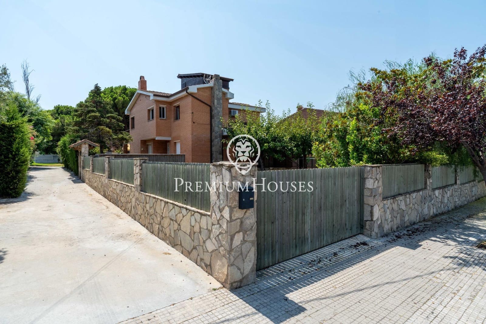 4 sypialnia Willa na sprzedaż w Vilafortuny z basenem garażem - 850 000 € (Ref: 9176591)