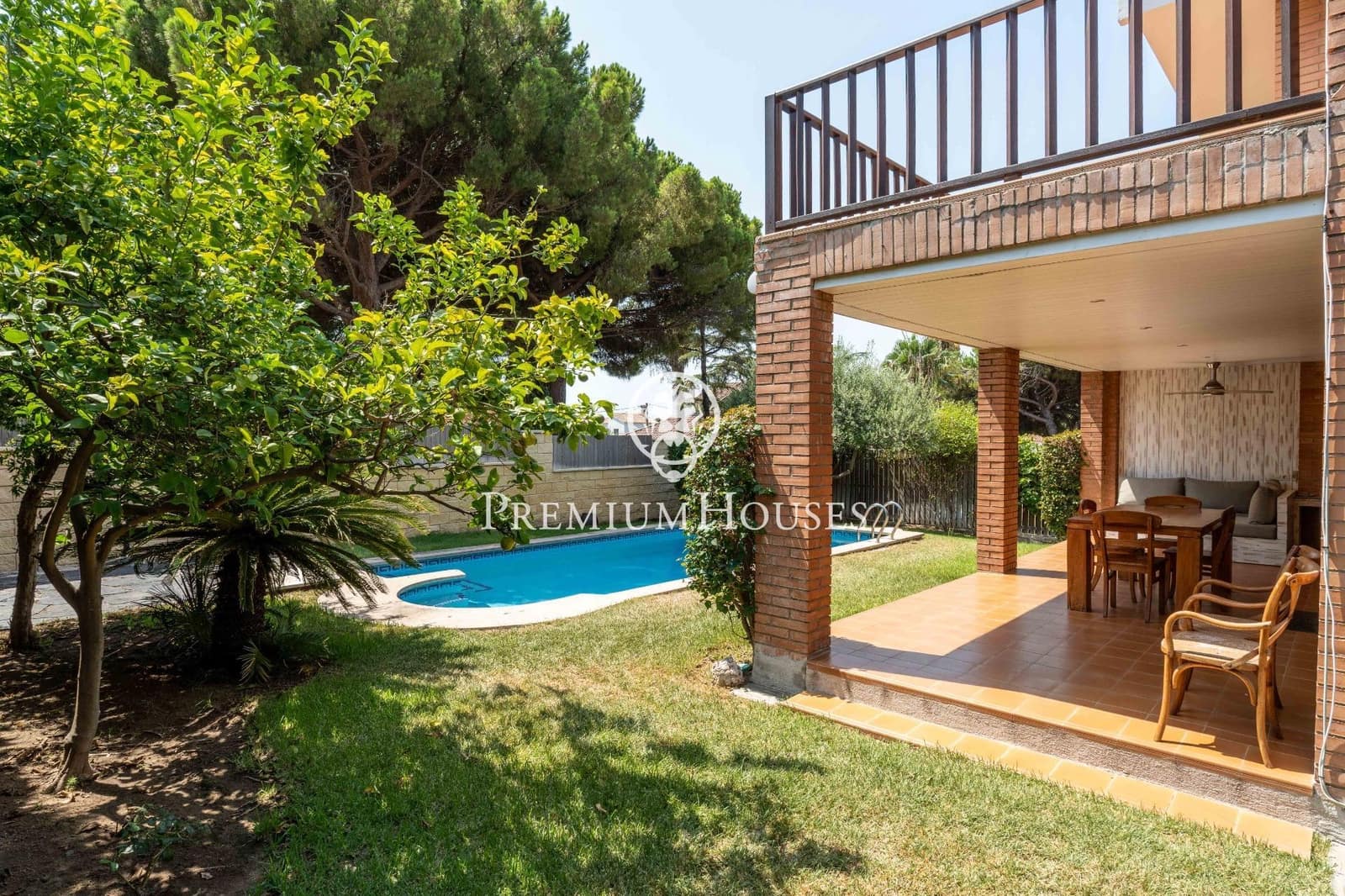 4 sypialnia Willa na sprzedaż w Vilafortuny z basenem garażem - 850 000 € (Ref: 9176591)