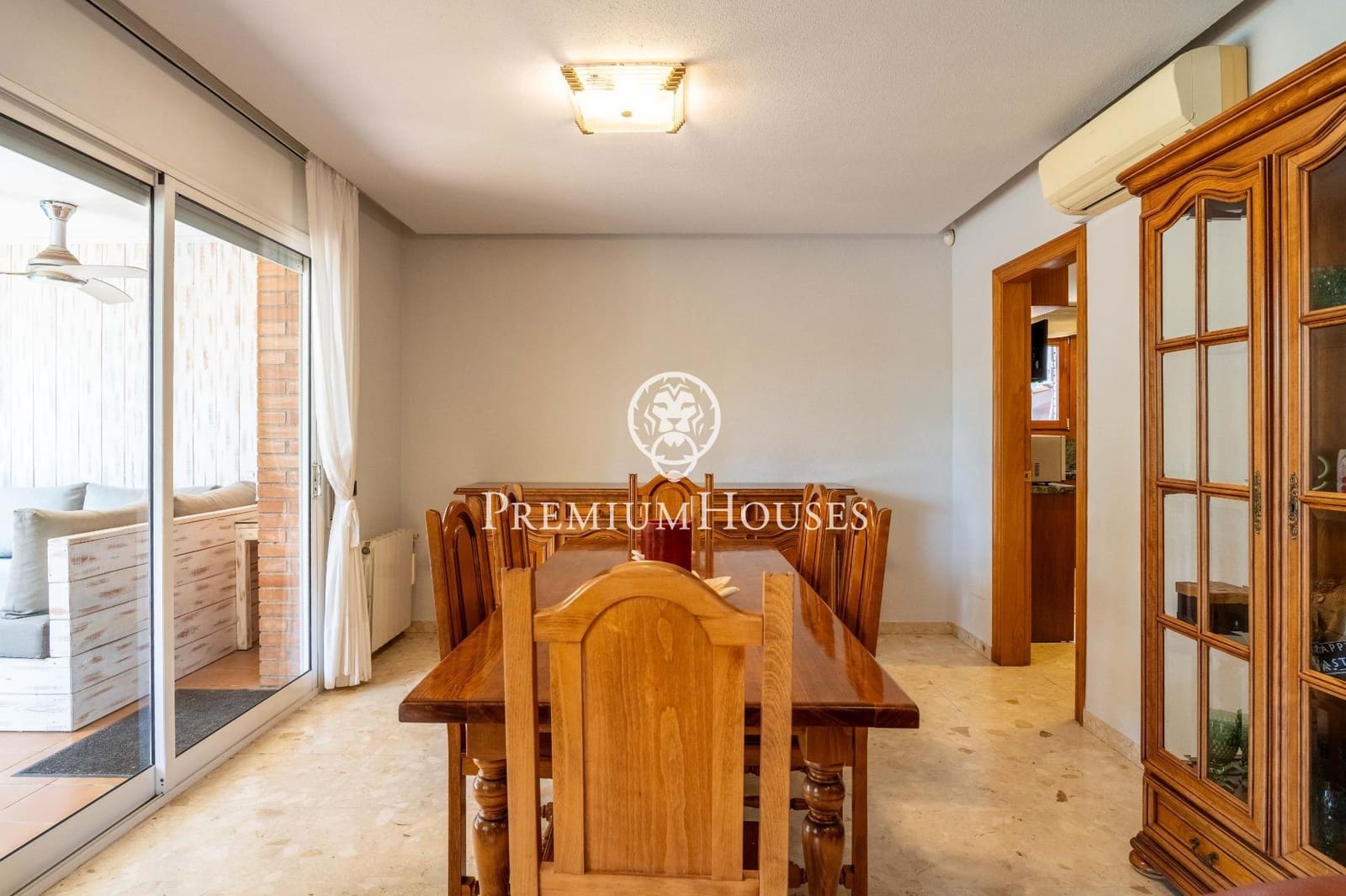 4 sypialnia Willa na sprzedaż w Vilafortuny z basenem garażem - 850 000 € (Ref: 9176591)