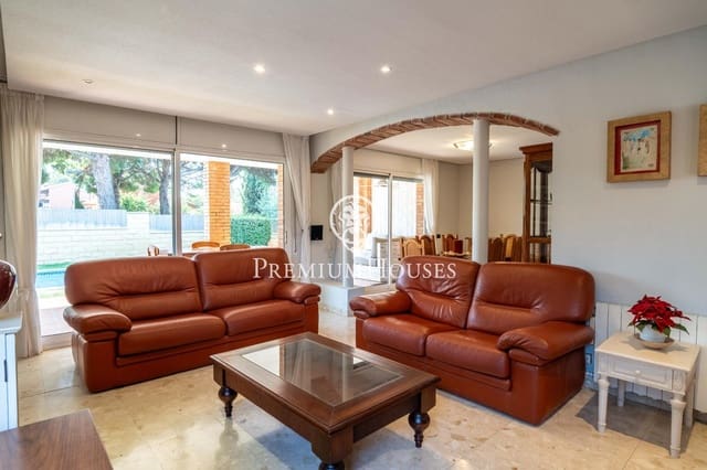 4 sypialnia Willa na sprzedaż w Vilafortuny, Cambrils z basenem garażem - 850 000 € (Ref: 9176591)