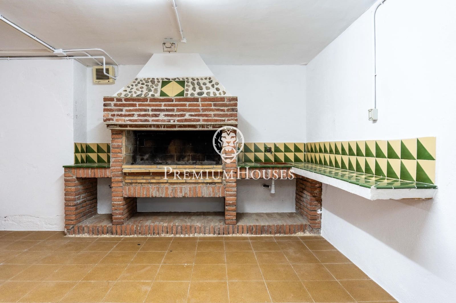 4 soveværelse Villa til salg i Vilafortuny med swimmingpool garage - € 850.000 (Ref: 9176591)