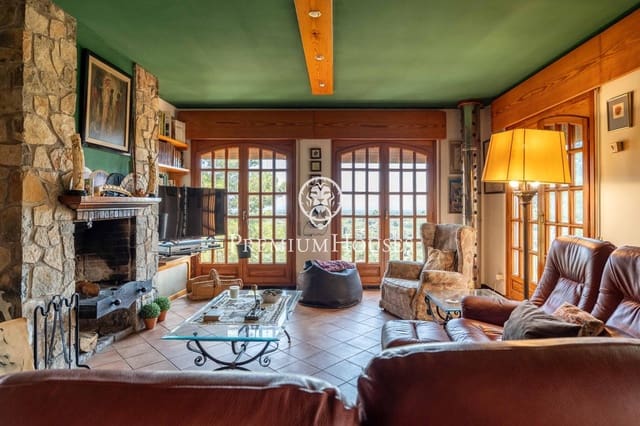 4 bedroom Finca/Country House for sale in Riudecanyes with garage - € 570,000 (Ref: 9188649)