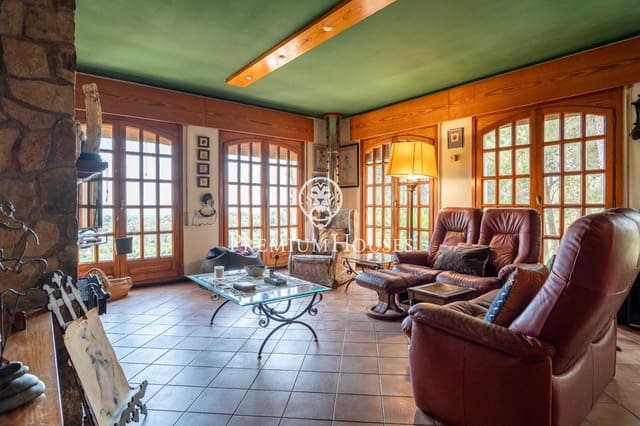 4 bedroom Finca/Country House for sale in Riudecanyes with garage - € 570,000 (Ref: 9188649)