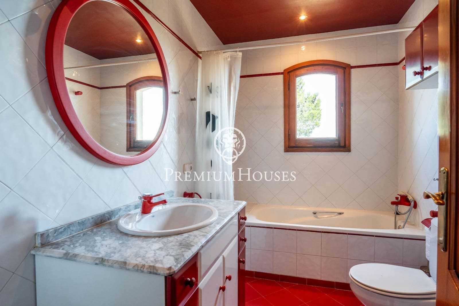 4 soveværelse Finca/Landehus til salg i Riudecanyes med garage - € 570.000 (Ref: 9188649)