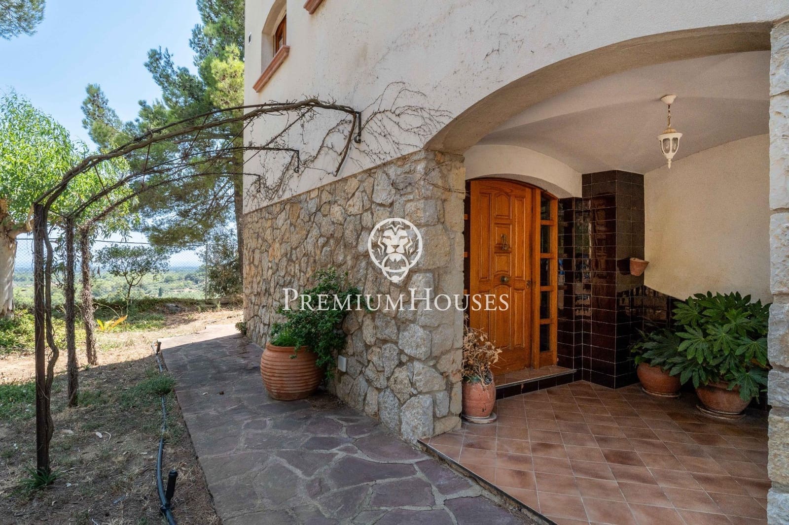 4 soveværelse Finca/Landehus til salg i Riudecanyes med garage - € 570.000 (Ref: 9188649)