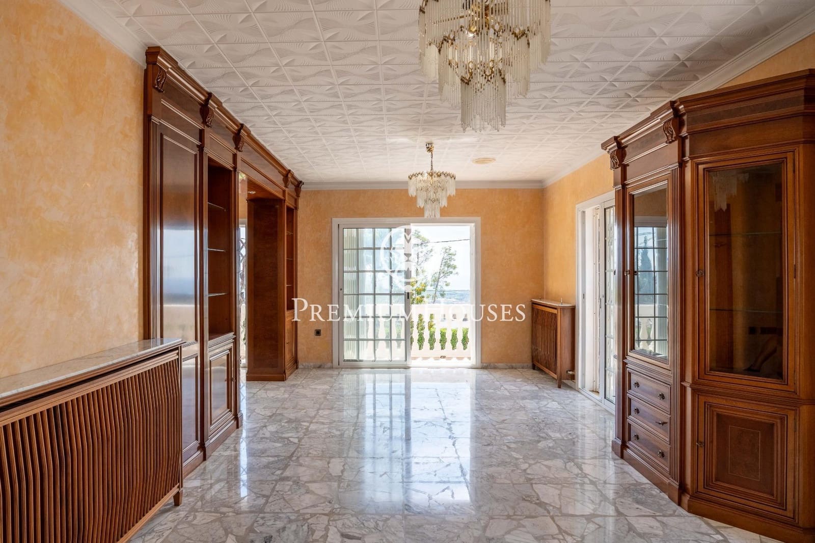 6 soverom Villa til salgs i Gava med svømmebasseng garasje - € 1 165 000 (Ref: 9206697)