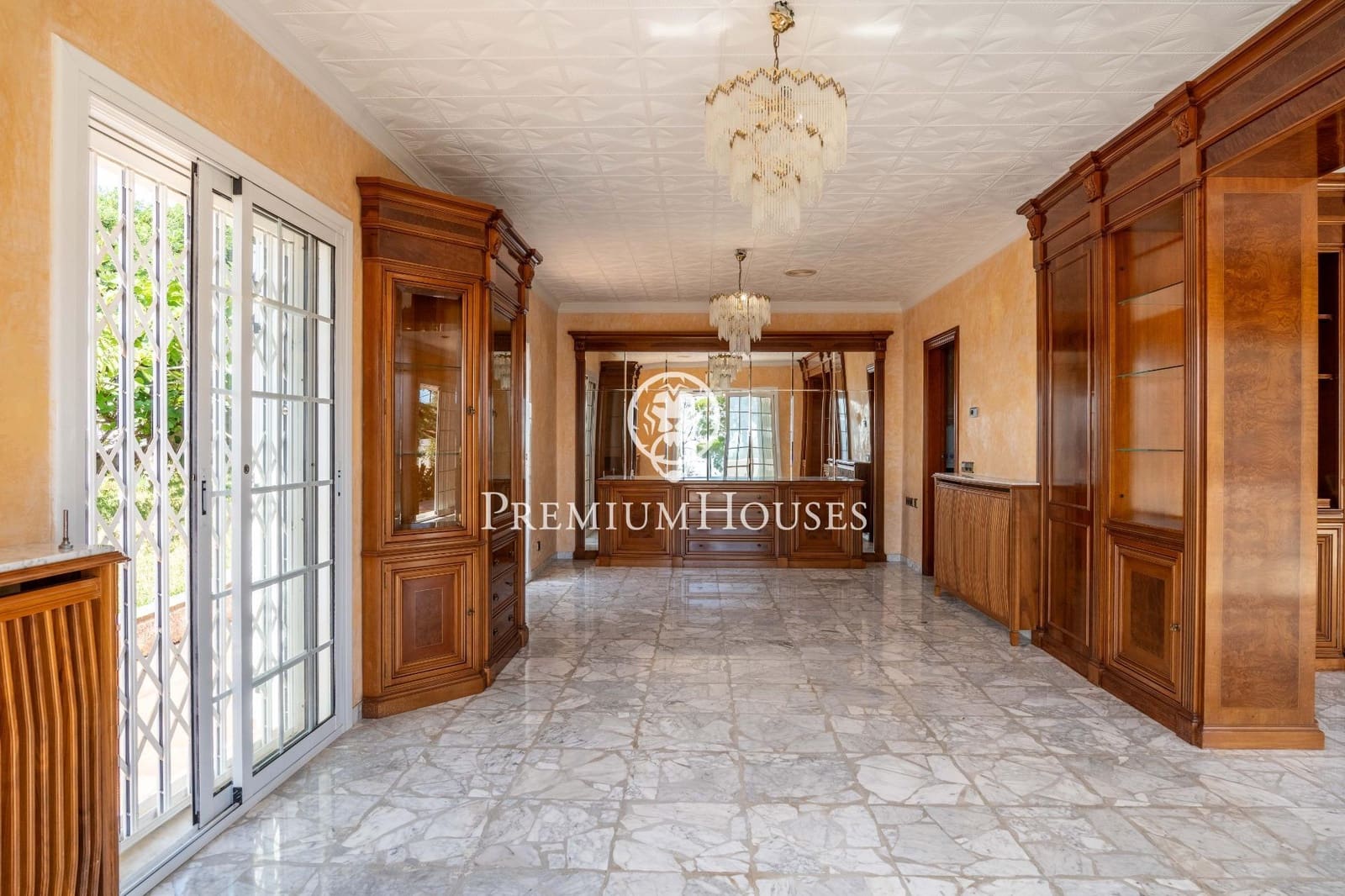 6 soverom Villa til salgs i Gava med svømmebasseng garasje - € 1 165 000 (Ref: 9206697)