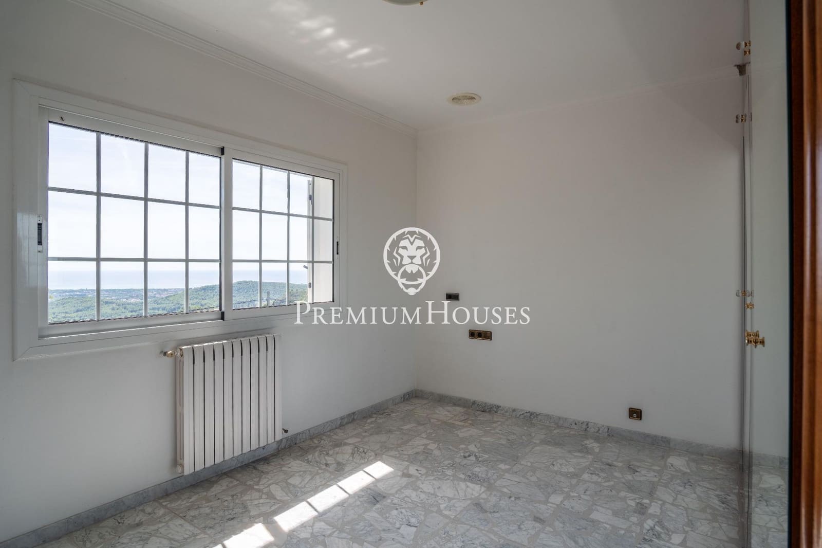 6 soverom Villa til salgs i Gava med svømmebasseng garasje - € 1 165 000 (Ref: 9206697)