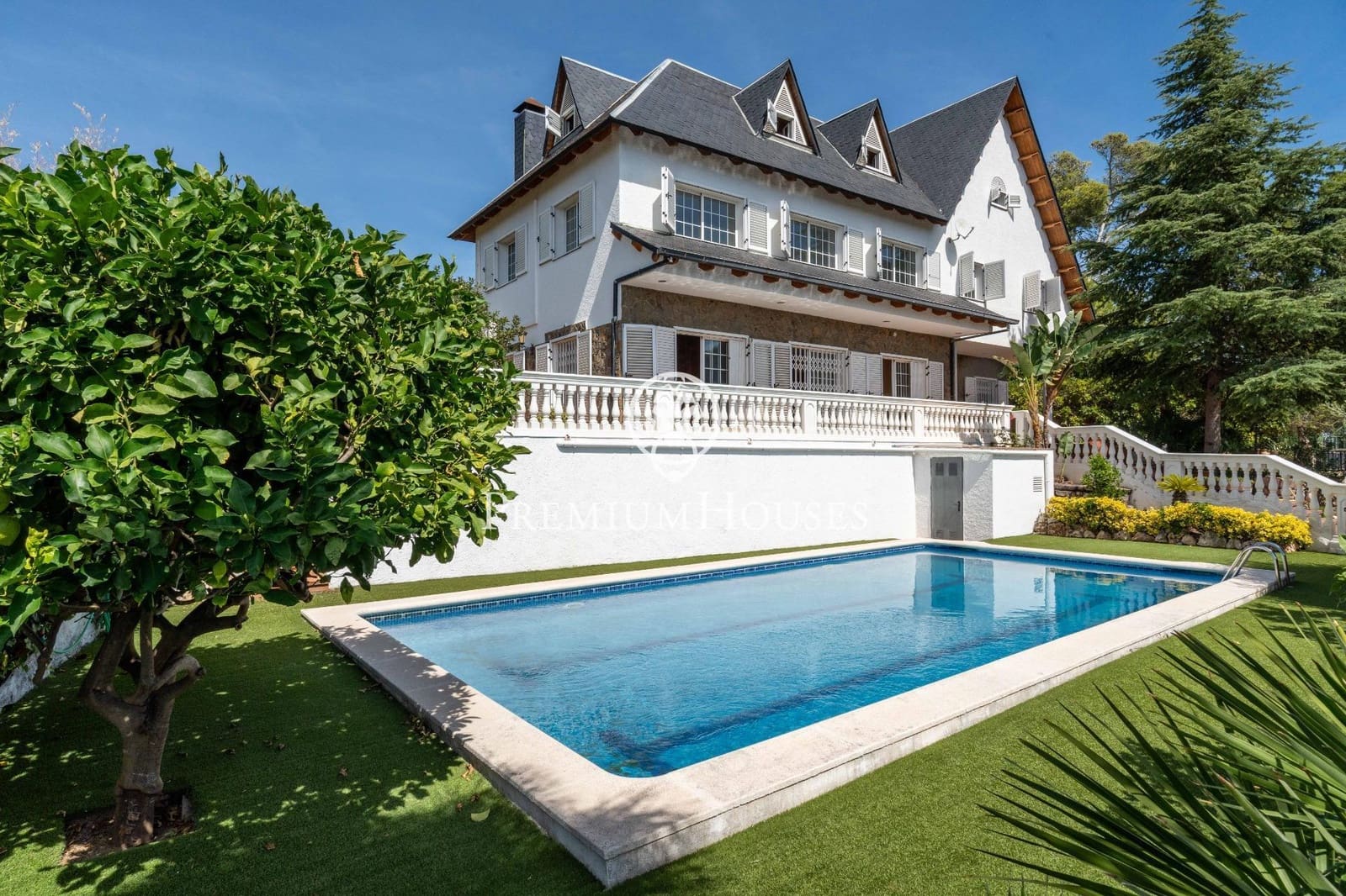 6 soverom Villa til salgs i Gava med svømmebasseng garasje - € 1 165 000 (Ref: 9206697)