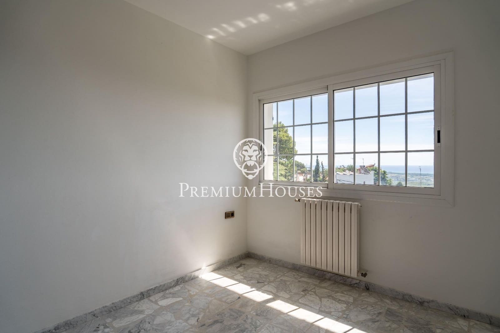 6 soverom Villa til salgs i Gava med svømmebasseng garasje - € 1 165 000 (Ref: 9206697)