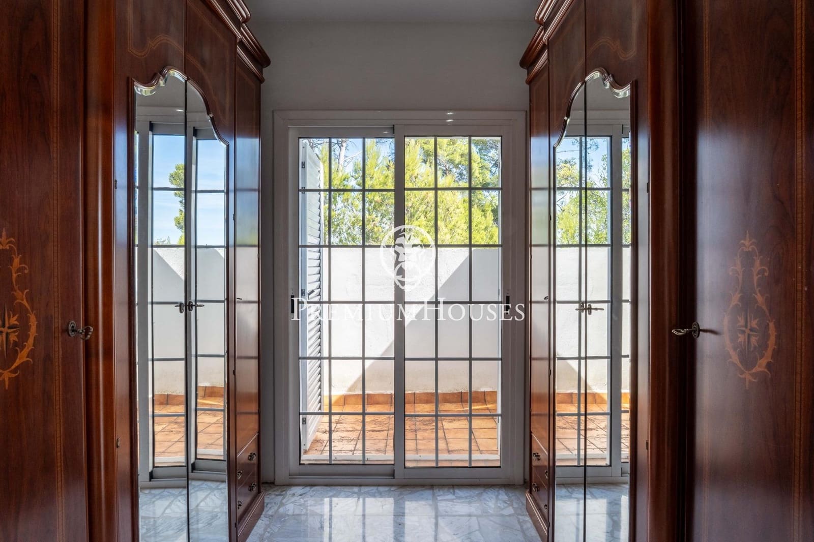 6 soverom Villa til salgs i Gava med svømmebasseng garasje - € 1 165 000 (Ref: 9206697)