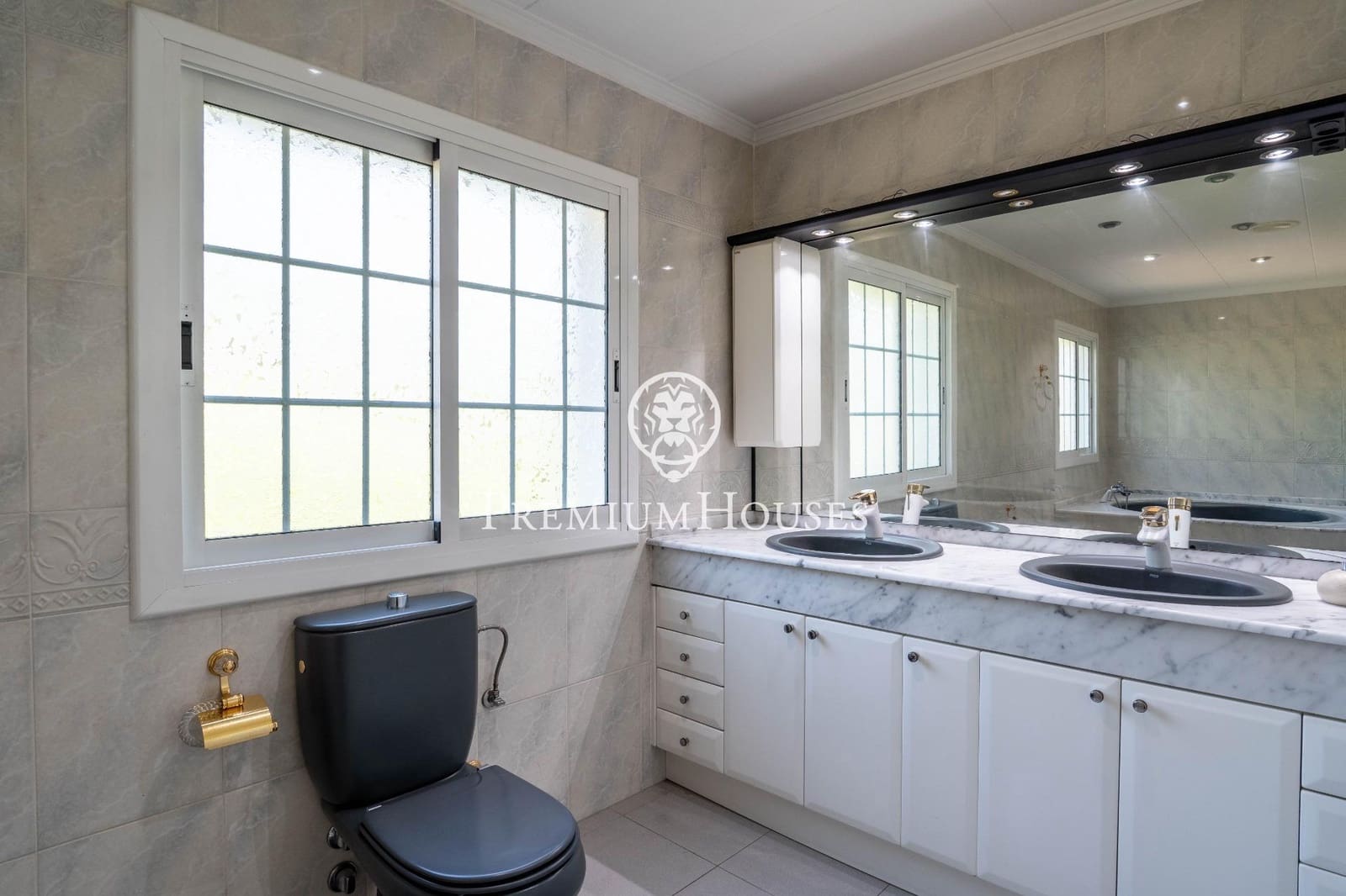 6 soverom Villa til salgs i Gava med svømmebasseng garasje - € 1 165 000 (Ref: 9206697)