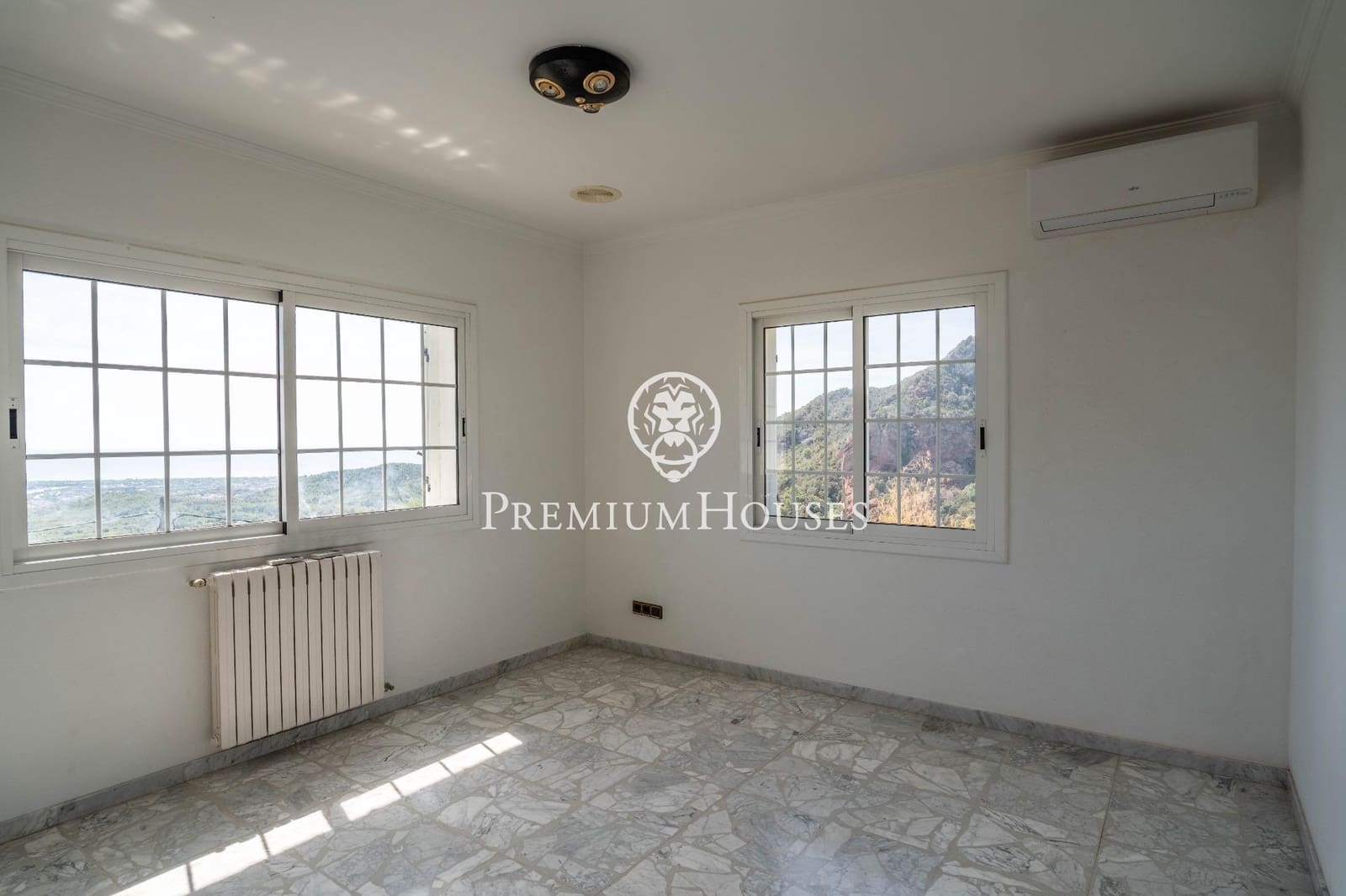 6 soverom Villa til salgs i Gava med svømmebasseng garasje - € 1 165 000 (Ref: 9206697)