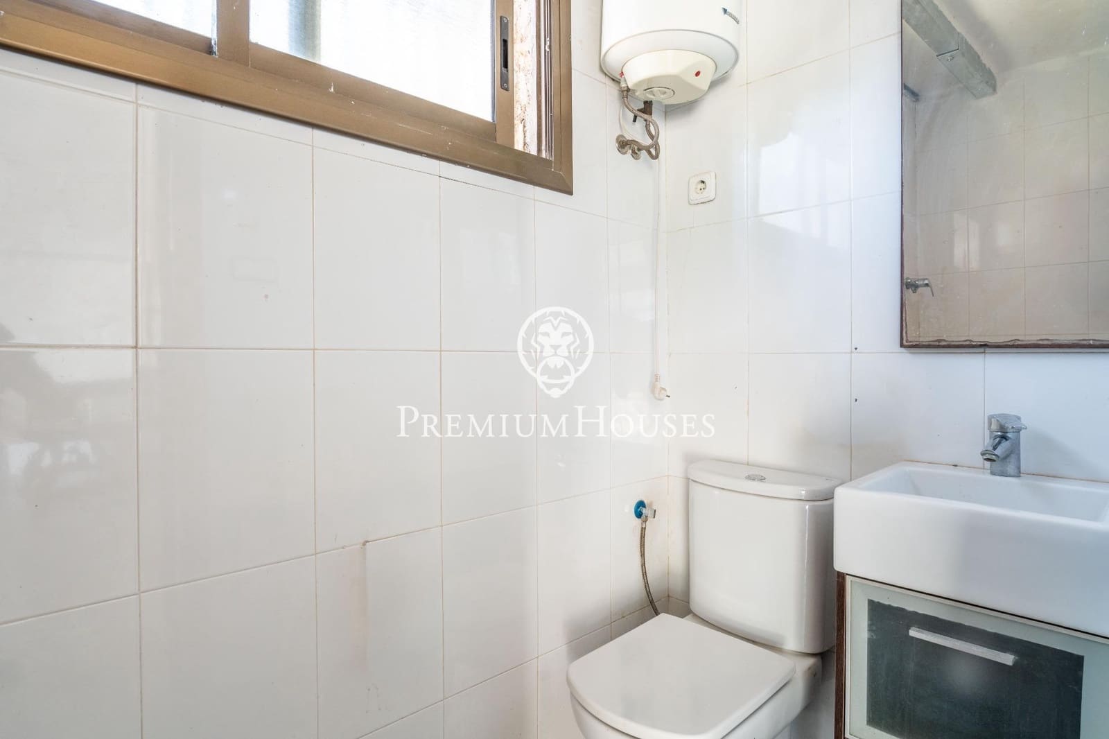 6 soverom Villa til salgs i Gava med svømmebasseng garasje - € 1 165 000 (Ref: 9206697)