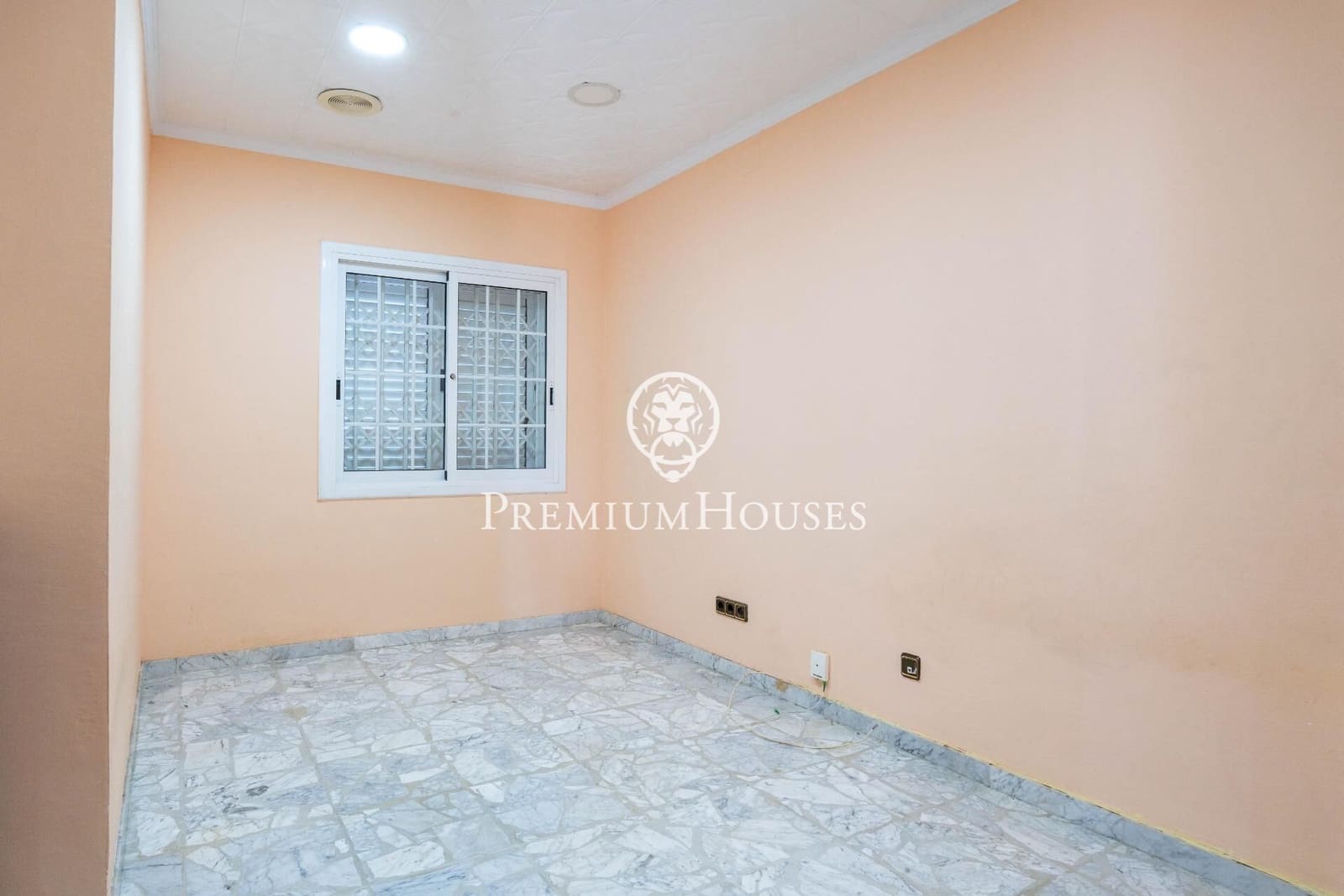 6 soverom Villa til salgs i Gava med svømmebasseng garasje - € 1 165 000 (Ref: 9206697)