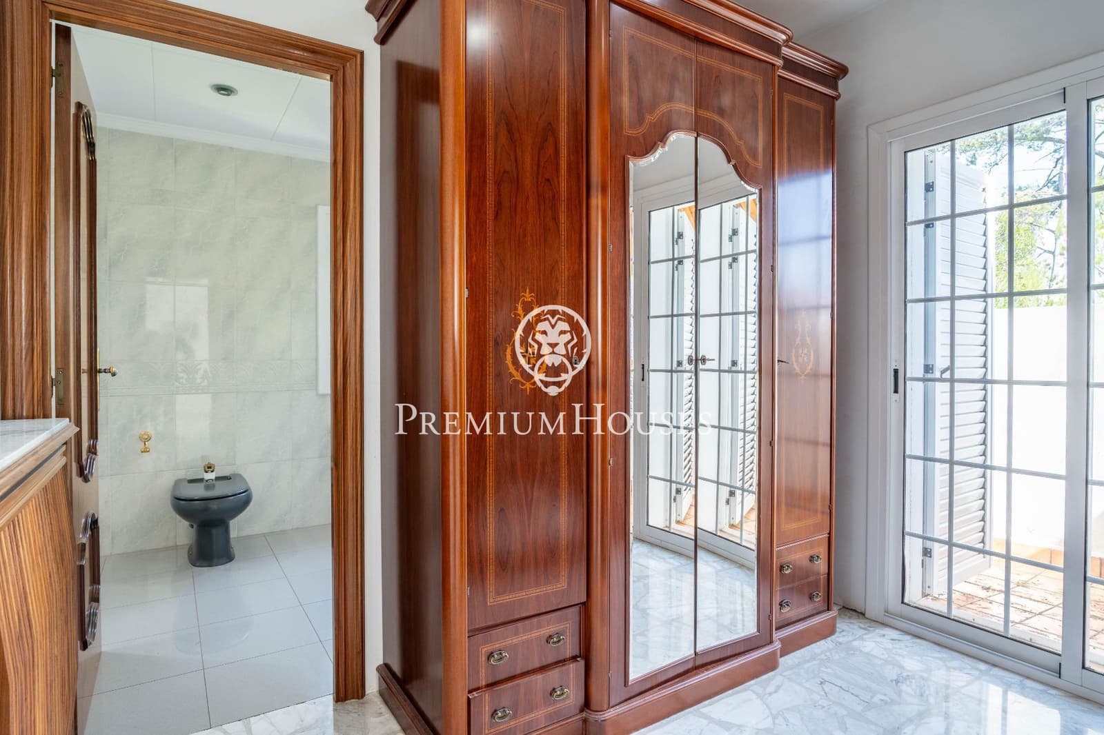 6 soverom Villa til salgs i Gava med svømmebasseng garasje - € 1 165 000 (Ref: 9206697)