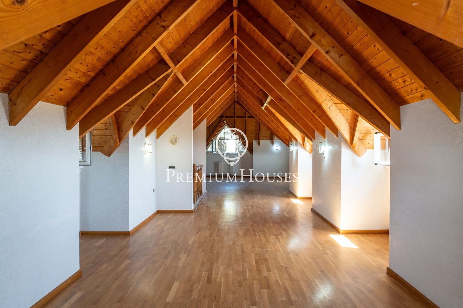 6 soverom Villa til salgs i Gava med svømmebasseng garasje - € 1 165 000 (Ref: 9206697)