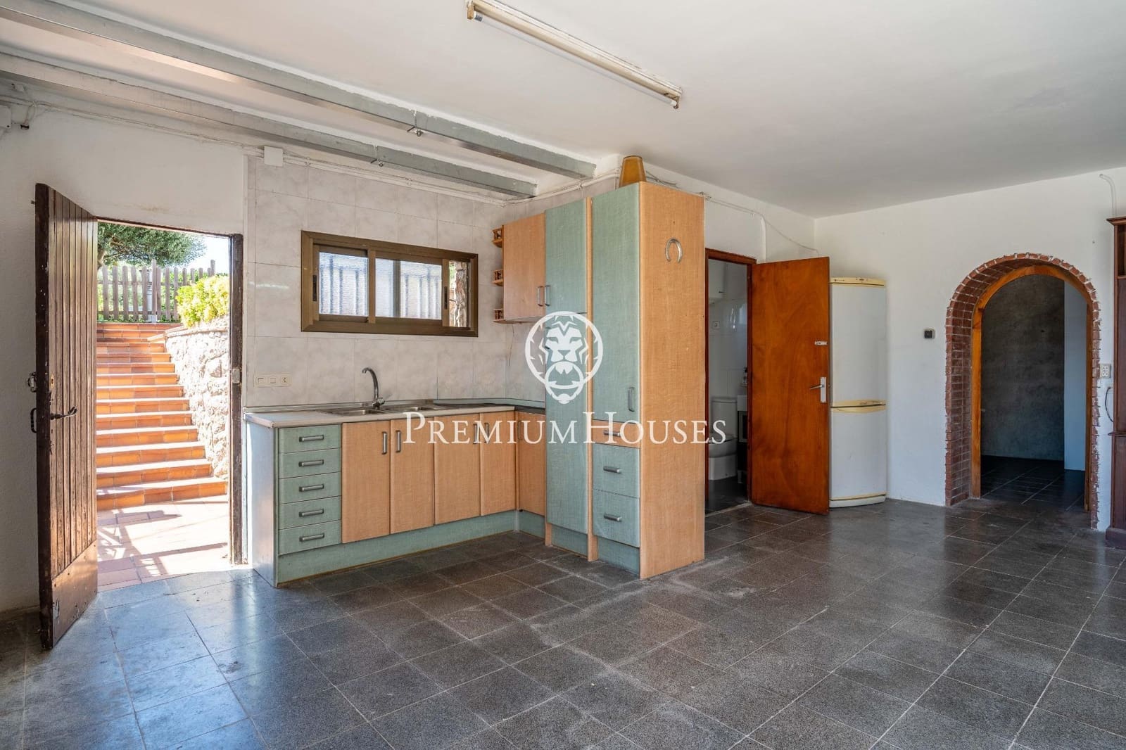 6 soverom Villa til salgs i Gava med svømmebasseng garasje - € 1 165 000 (Ref: 9206697)