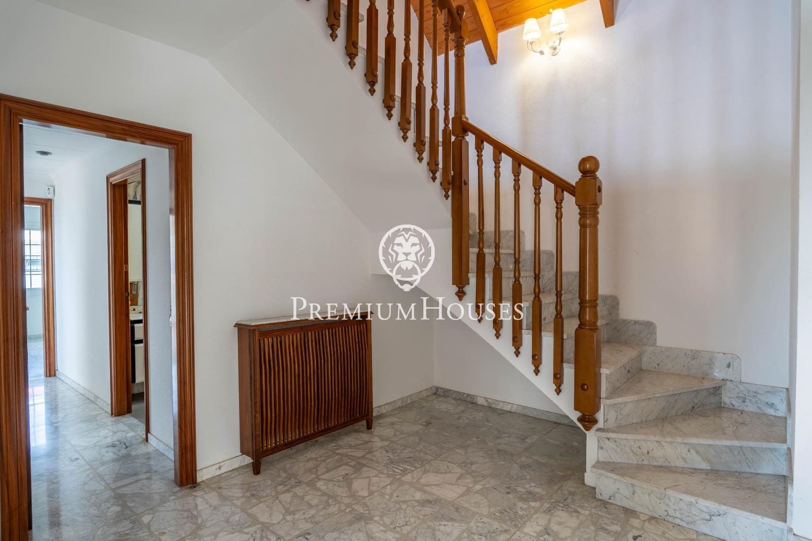 6 soverom Villa til salgs i Gava med svømmebasseng garasje - € 1 165 000 (Ref: 9206697)