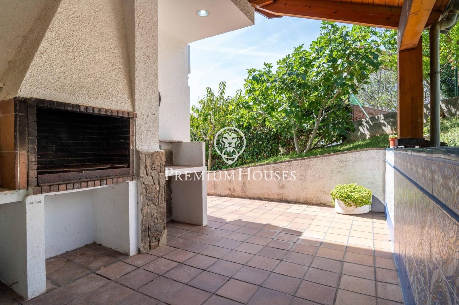 6 soverom Villa til salgs i Gava med svømmebasseng garasje - € 1 165 000 (Ref: 9206697)