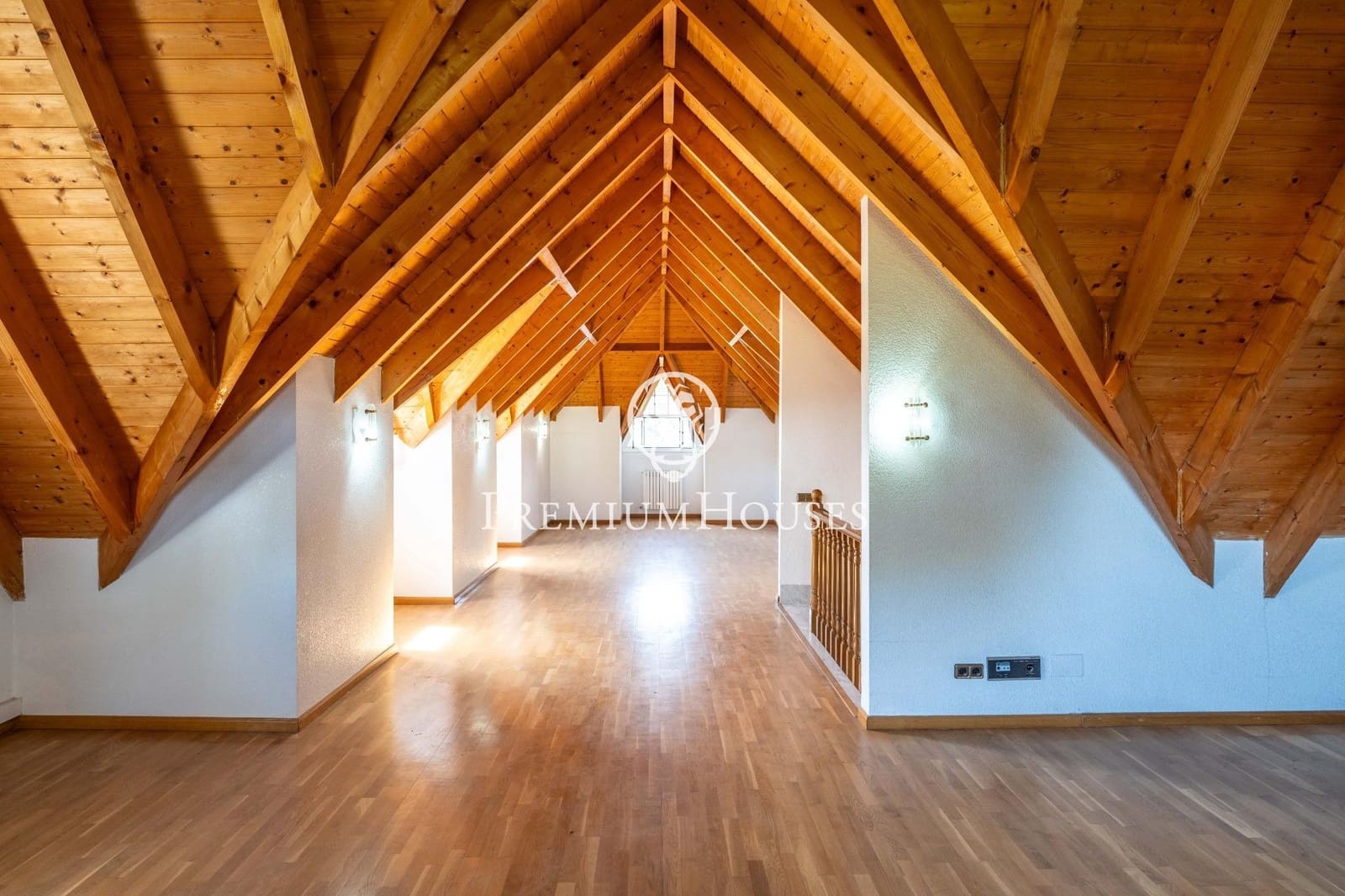 6 soverom Villa til salgs i Gava med svømmebasseng garasje - € 1 165 000 (Ref: 9206697)