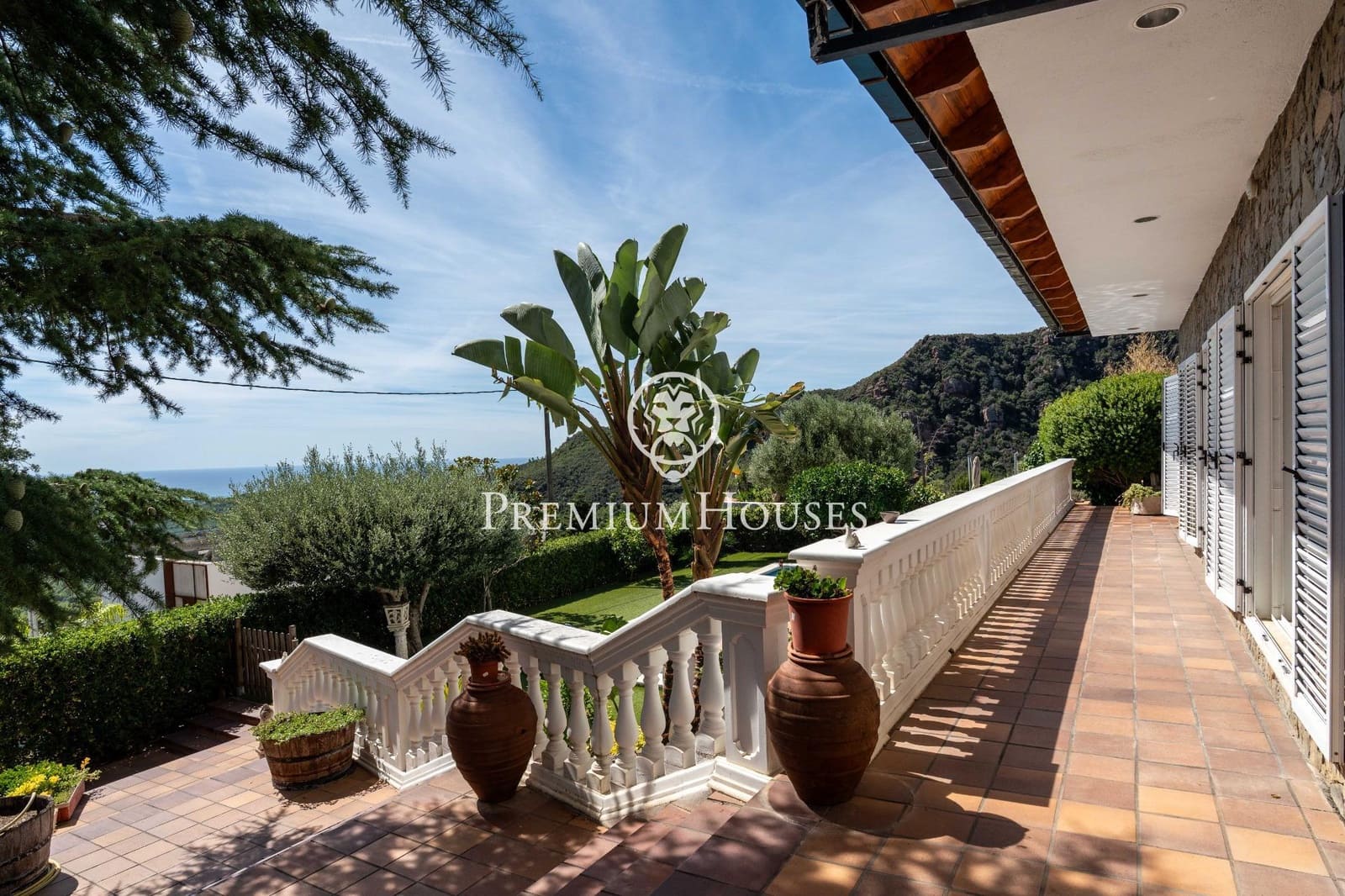 6 soverom Villa til salgs i Gava med svømmebasseng garasje - € 1 165 000 (Ref: 9206697)