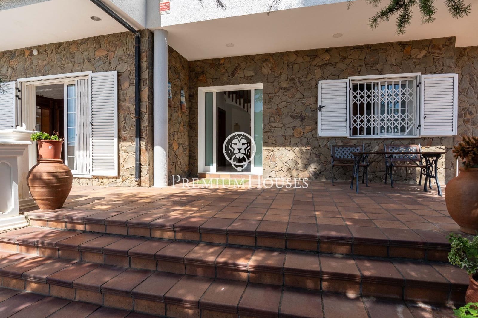 6 soverom Villa til salgs i Gava med svømmebasseng garasje - € 1 165 000 (Ref: 9206697)