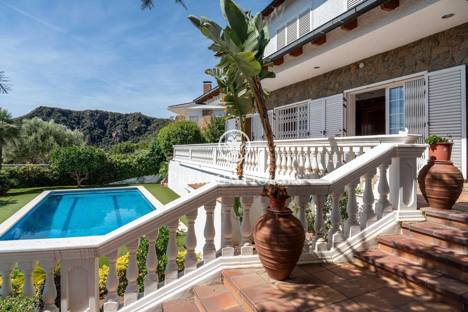 6 soverom Villa til salgs i Gava med svømmebasseng garasje - € 1 165 000 (Ref: 9206697)