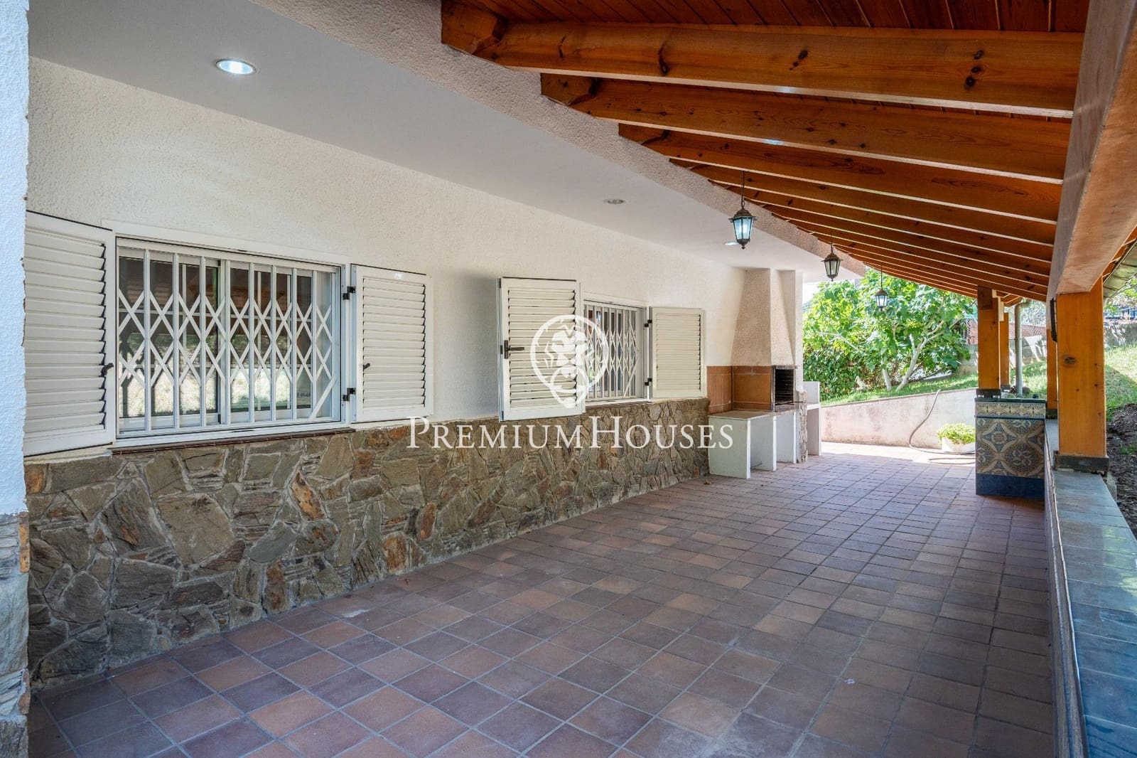 6 soverom Villa til salgs i Gava med svømmebasseng garasje - € 1 165 000 (Ref: 9206697)