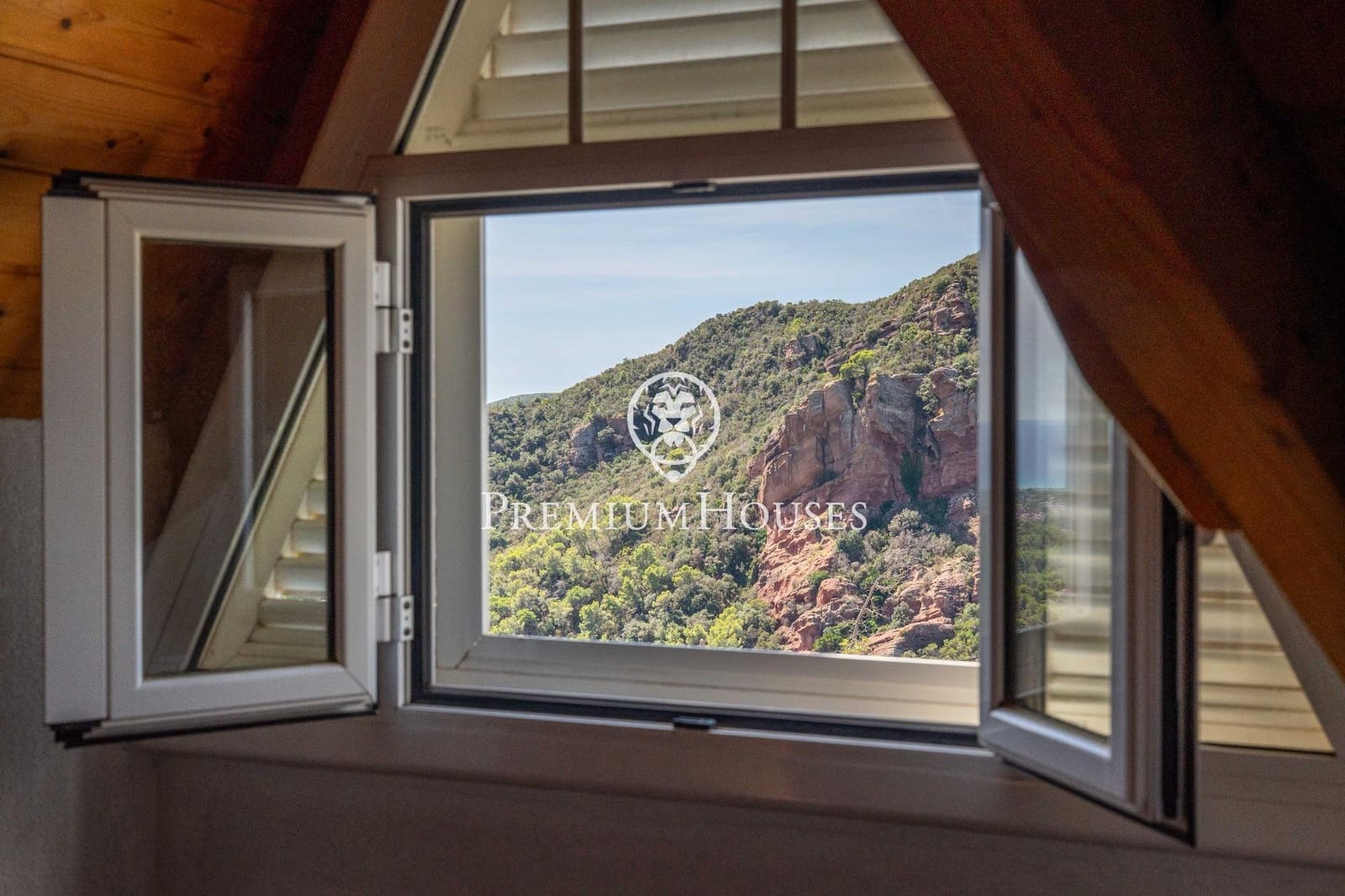 6 soverom Villa til salgs i Gava med svømmebasseng garasje - € 1 165 000 (Ref: 9206697)