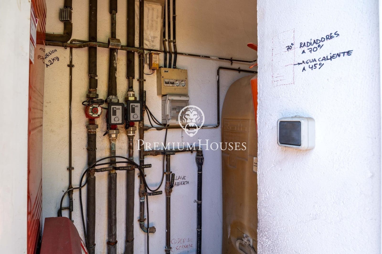 6 soverom Villa til salgs i Gava med svømmebasseng garasje - € 1 165 000 (Ref: 9206697)