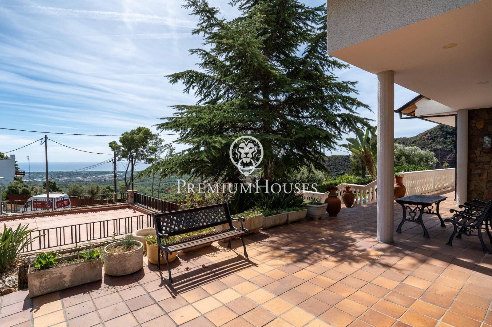 6 soverom Villa til salgs i Gava med svømmebasseng garasje - € 1 165 000 (Ref: 9206697)