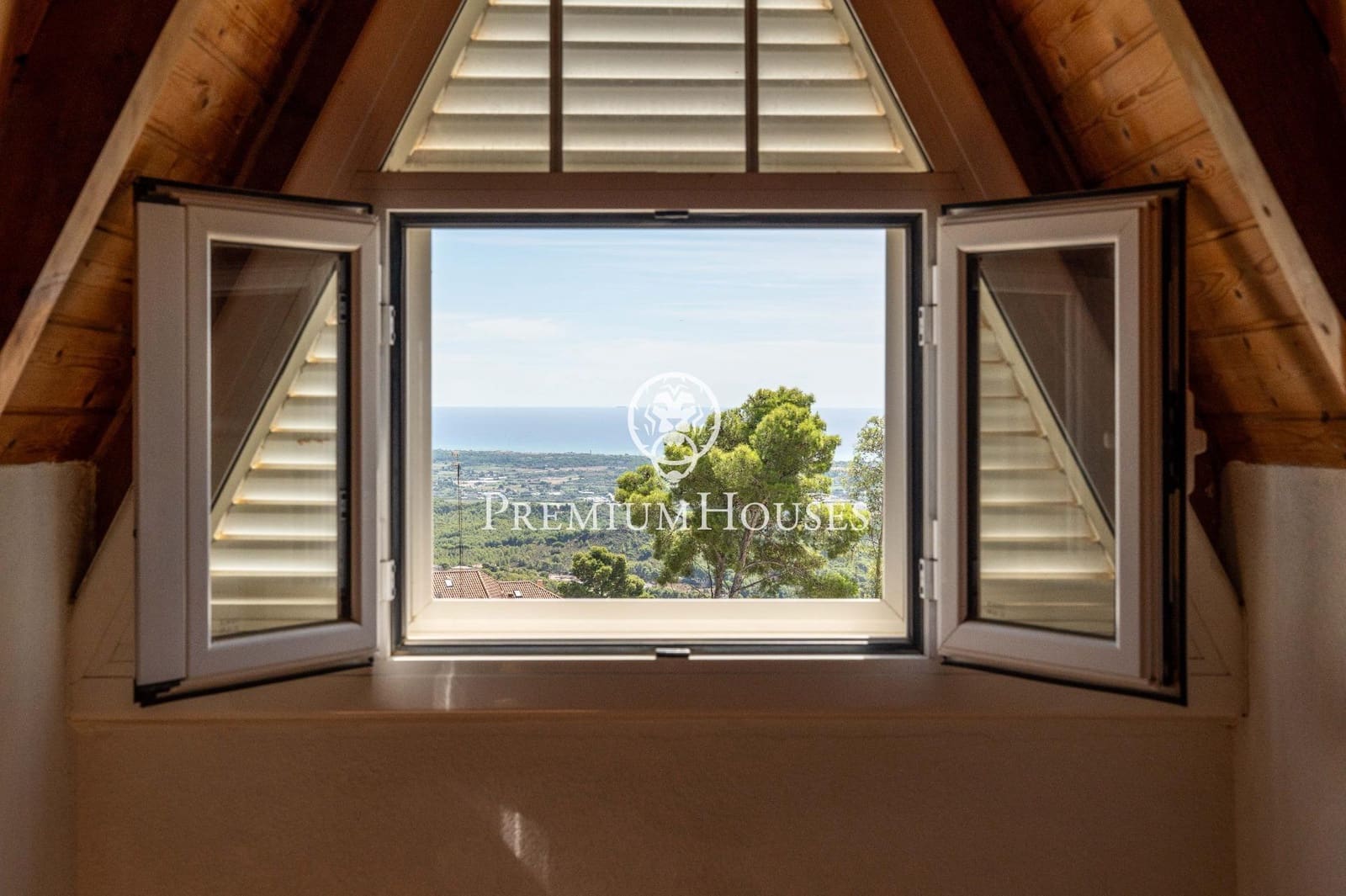 6 soverom Villa til salgs i Gava med svømmebasseng garasje - € 1 165 000 (Ref: 9206697)