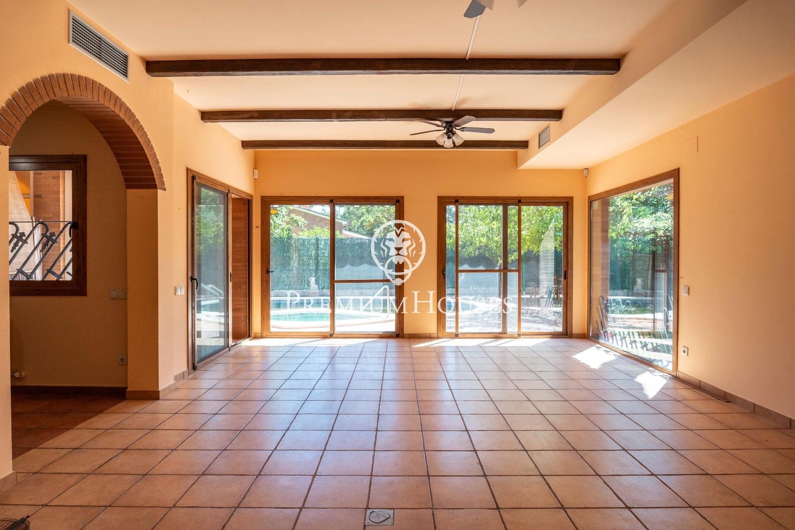 9 sypialnia Willa na sprzedaż w Castelldefels z basenem garażem - 2 500 000 € (Ref: 9206698)