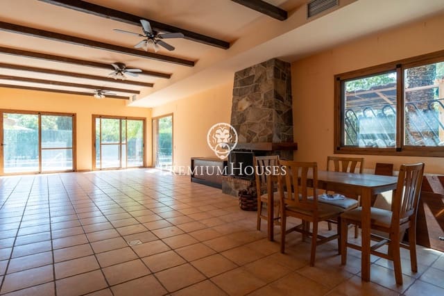 9 sypialnia Willa na sprzedaż w Castelldefels z basenem garażem - 2 500 000 € (Ref: 9206698)