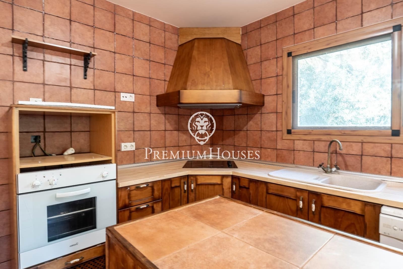 9 sypialnia Willa na sprzedaż w Castelldefels z basenem garażem - 2 500 000 € (Ref: 9206698)