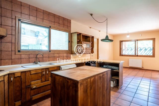 9 sypialnia Willa na sprzedaż w Castelldefels z basenem garażem - 2 500 000 € (Ref: 9206698)