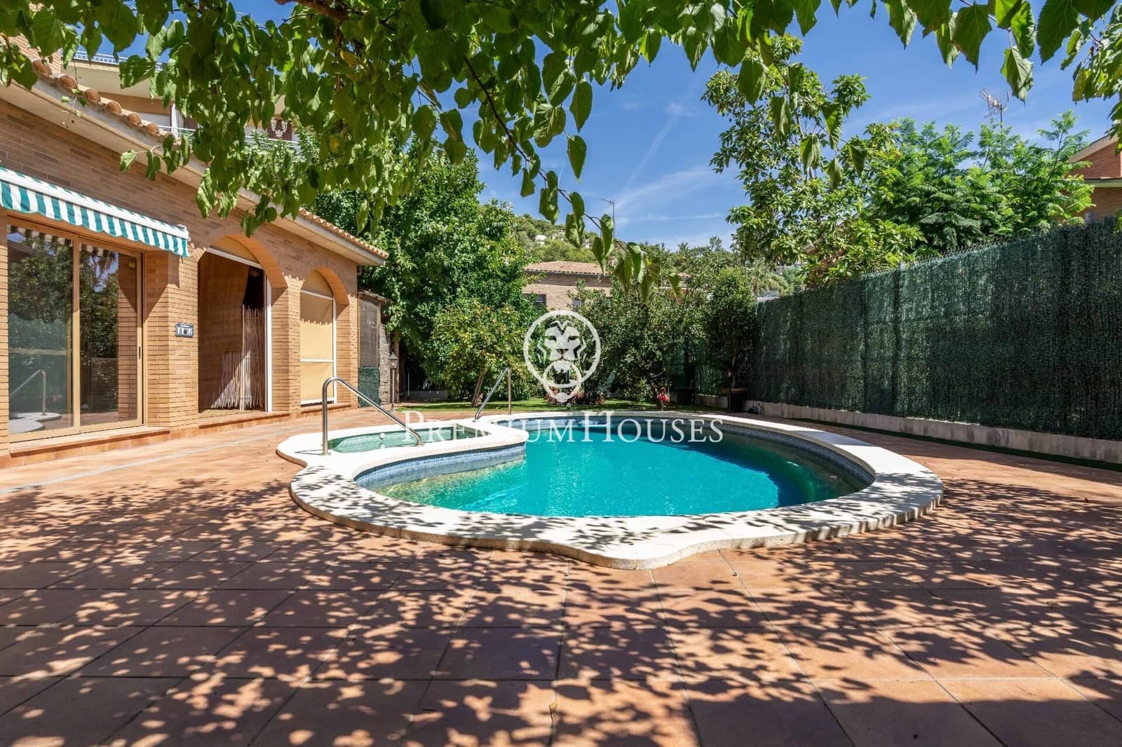 9 sypialnia Willa na sprzedaż w Castelldefels z basenem garażem - 2 500 000 € (Ref: 9206698)