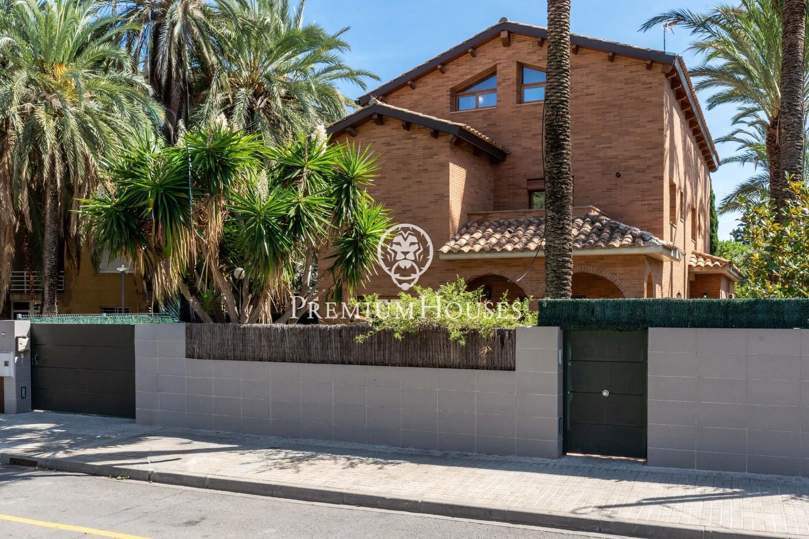 9 sypialnia Willa na sprzedaż w Castelldefels z basenem garażem - 2 500 000 € (Ref: 9206698)