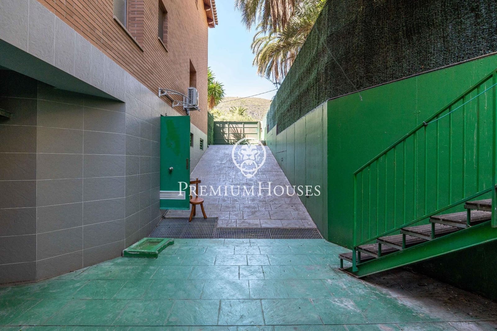 9 sypialnia Willa na sprzedaż w Castelldefels z basenem garażem - 2 500 000 € (Ref: 9206698)