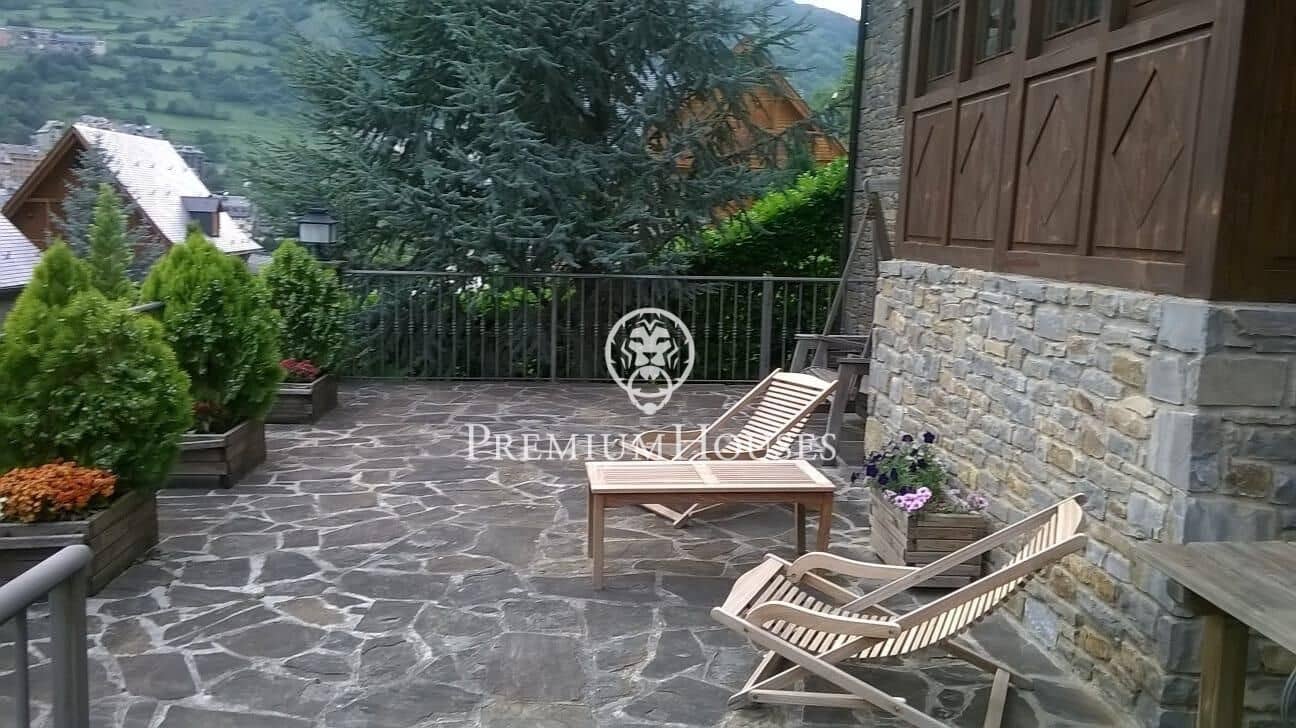 5 soveværelse Villa til salg i Vielha e Mijaran med garage - € 1.200.000 (Ref: 9243259)