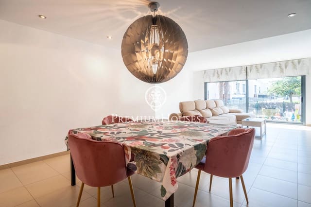 4 bedroom Terraced Villa for sale in Cambrils with pool garage - € 540,000 (Ref: 9247125)