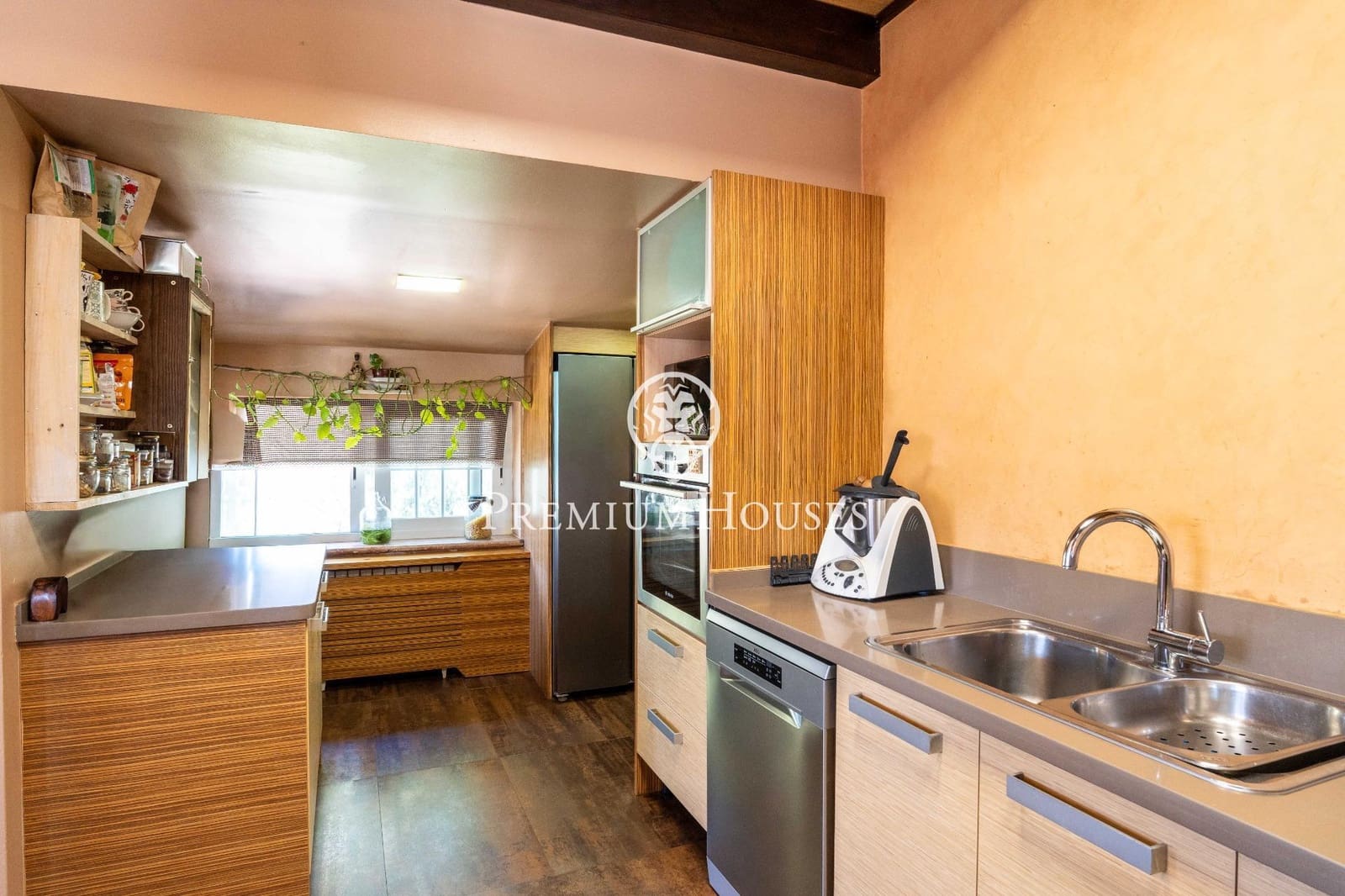 4 sypialnia Willa na sprzedaż w Begues z basenem garażem - 620 000 € (Ref: 9252294)