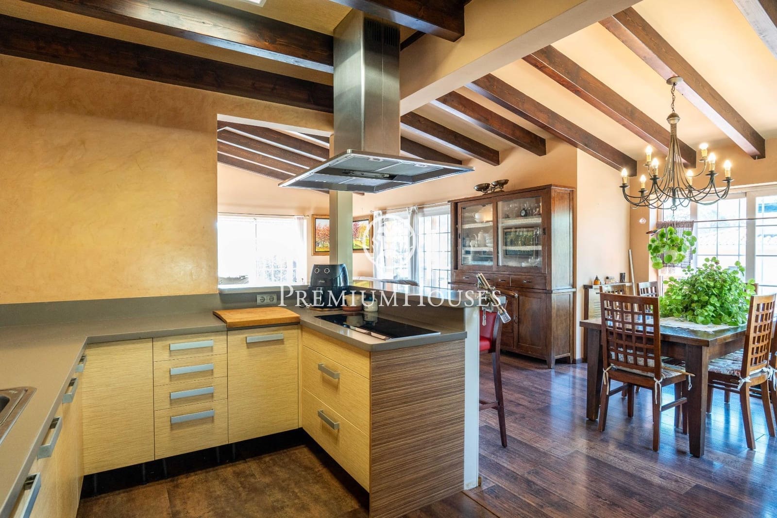 4 sypialnia Willa na sprzedaż w Begues z basenem garażem - 620 000 € (Ref: 9252294)