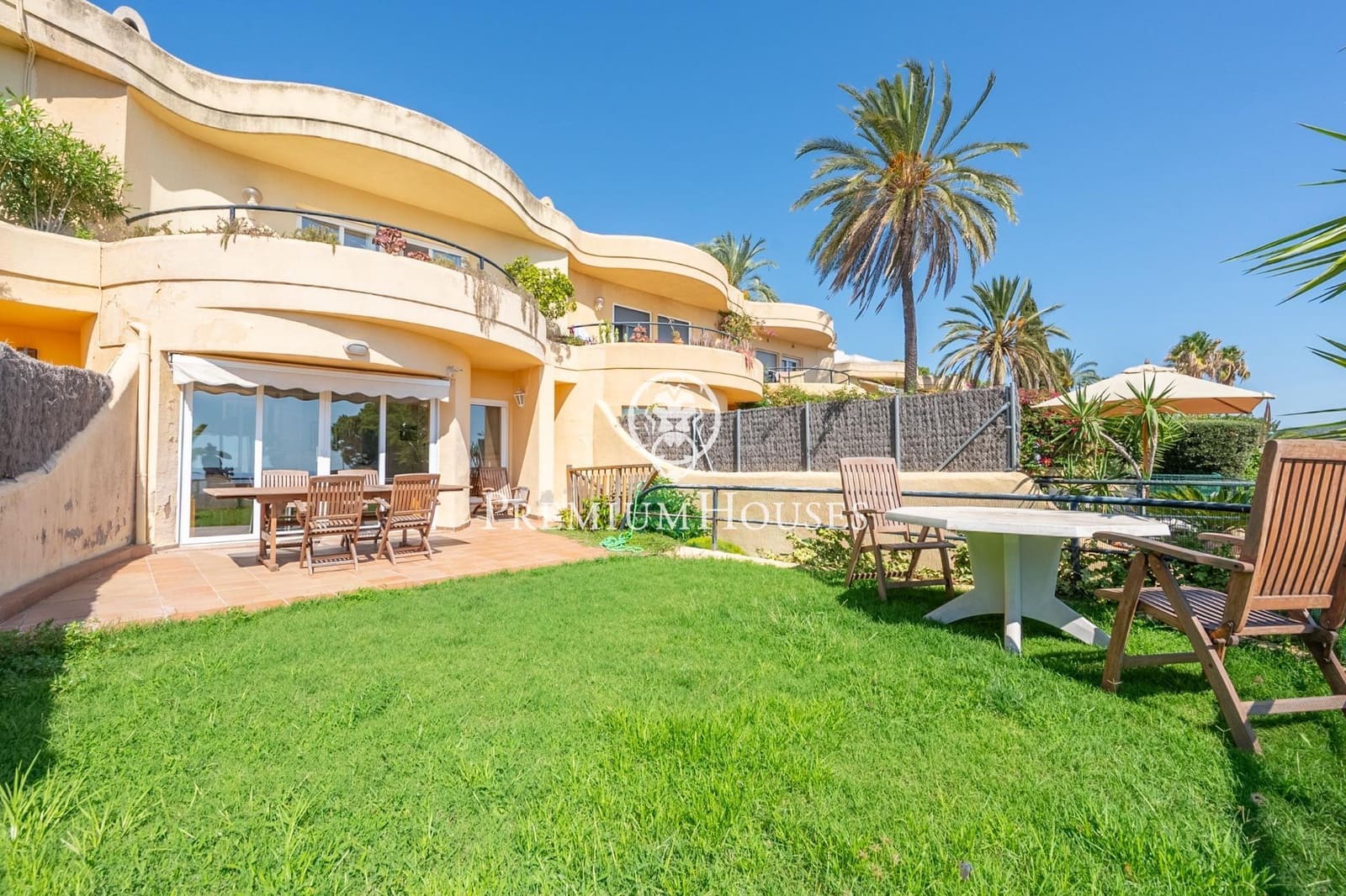 5 soveværelse Rækkehus til salg i Sitges med swimmingpool - € 850.000 (Ref: 9257564)
