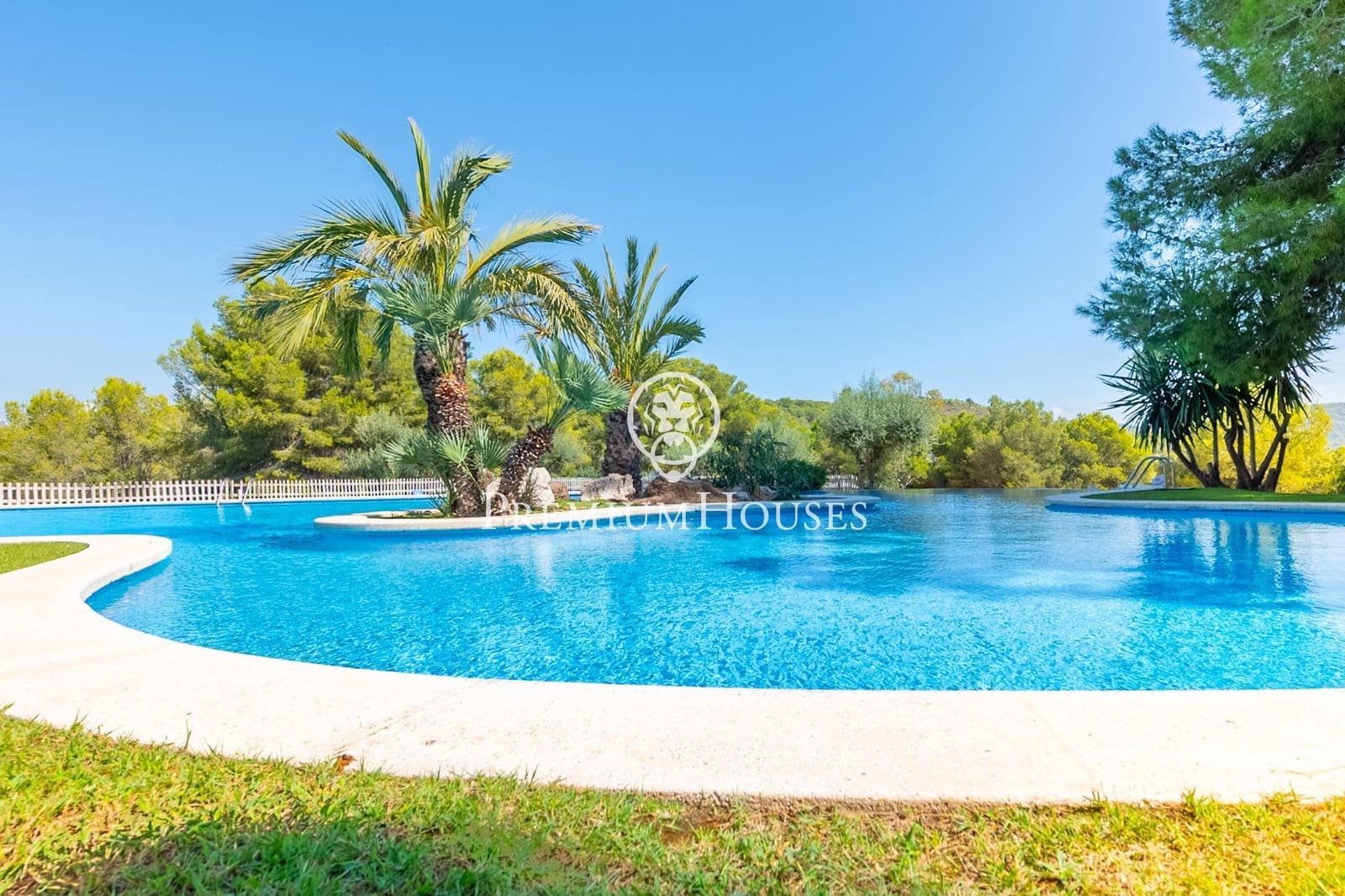 5 soveværelse Rækkehus til salg i Sitges med swimmingpool - € 850.000 (Ref: 9257564)